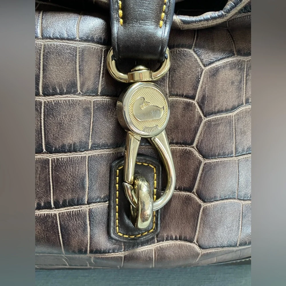 Dooney and Bourke croc logo lock hobo bag amazing condition 11” x 5” x 12” Brown - Picture 5 of 17
